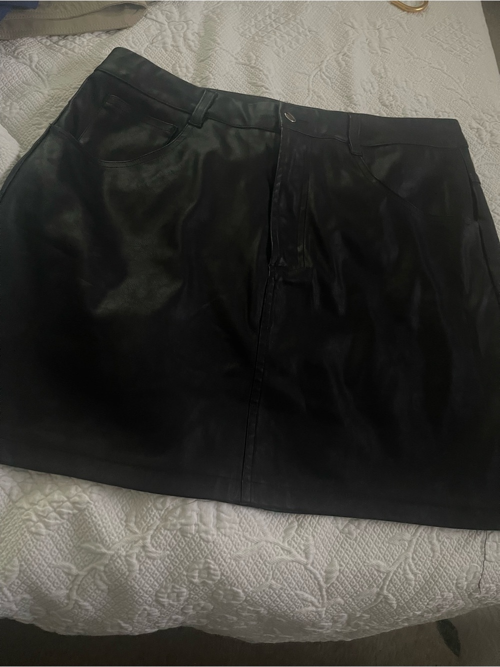 Guess Black Faux Leather Mini Skirt - Women's L Stylish A-Line 32 Waist 16L